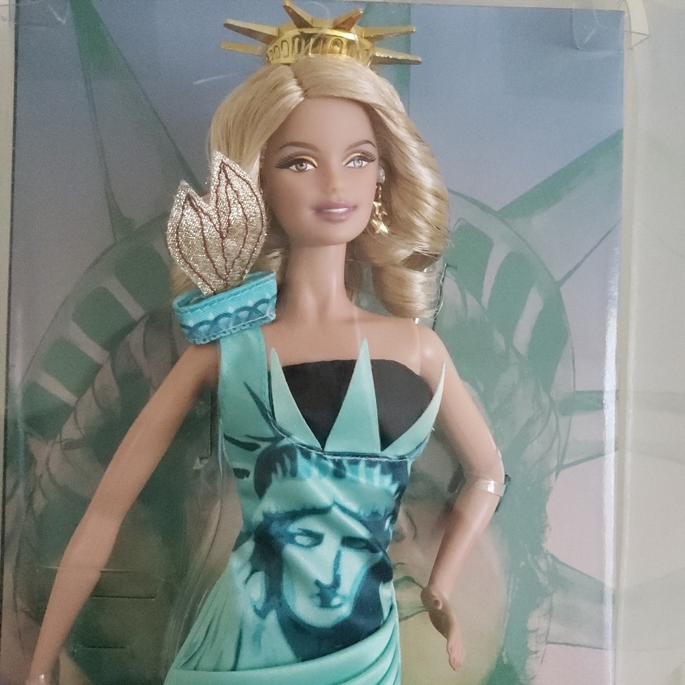 Collectors edition statue of liberty barbie